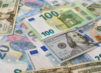 Valutakalkulator: derfor går den norske kronen opp og ned Valutakalkulator: derfor går den norske kronen opp og ned